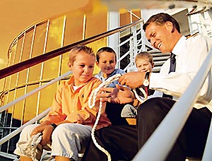 MS Europa Kapitän Damaschke an Bord mit Kindern