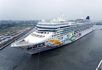 MS Norwegian Pearl in Papenburg