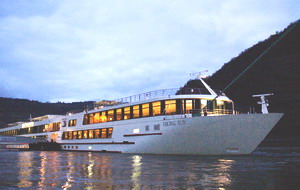 Viking Sun bei Nacht - Viking River Cruises