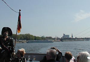 Wendemanöver vor der Tonhalle