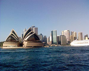Opera House, Sydney - im Hintergrund die MS Aurora