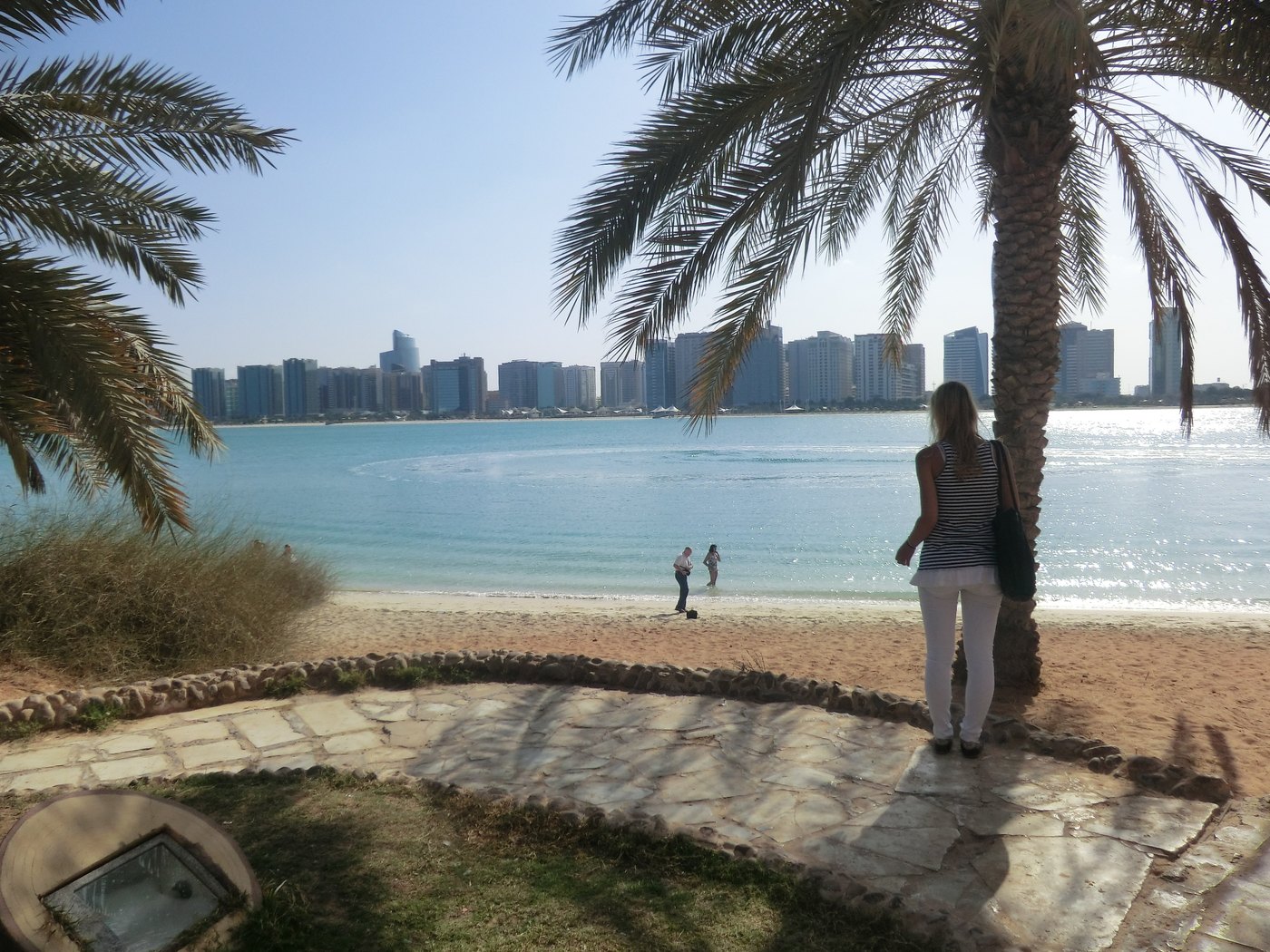 Abu Dhabi am Wasser Küste von Abu Dhabi mit Skyline am Wasser